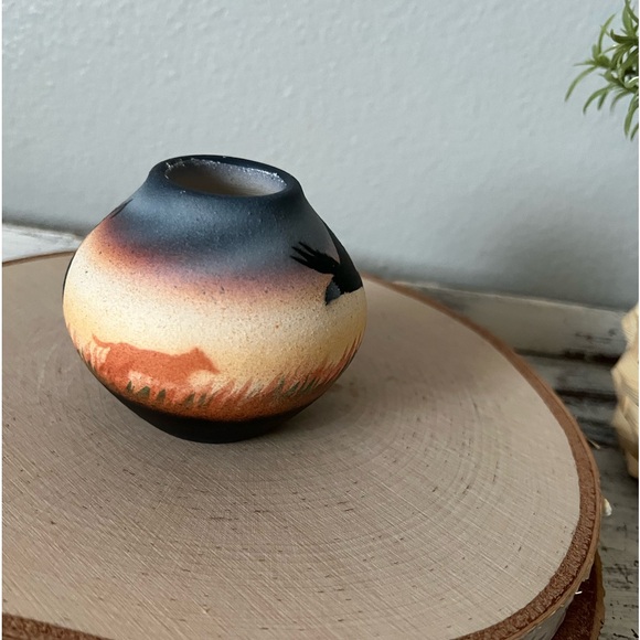 Vintage Navajo Pottery 3.5" Vase "End of the Trail" Horse Warrior Eagle Signed - Picture 2 of 7